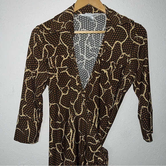 Diane Von Furstenberg 100% Silk Jersey
Wrap Dress Brown Dot Print Pattern Size 4 - Picture 2 of 11